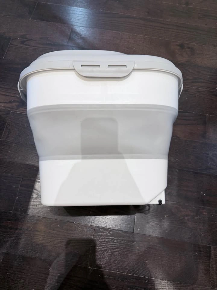 Expandable pet food storage container with wheels - photo 3