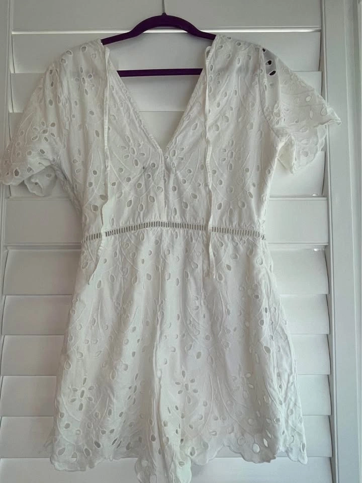 Abercrombie Cotton Eyelet Romper sz small - photo 3