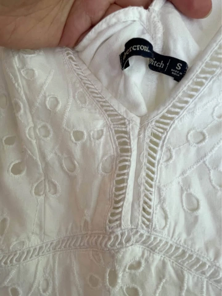 Abercrombie Cotton Eyelet Romper sz small - photo 4