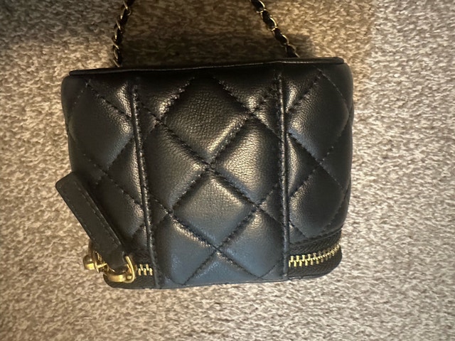 Chanel Quilted Vanity Case - photo 2