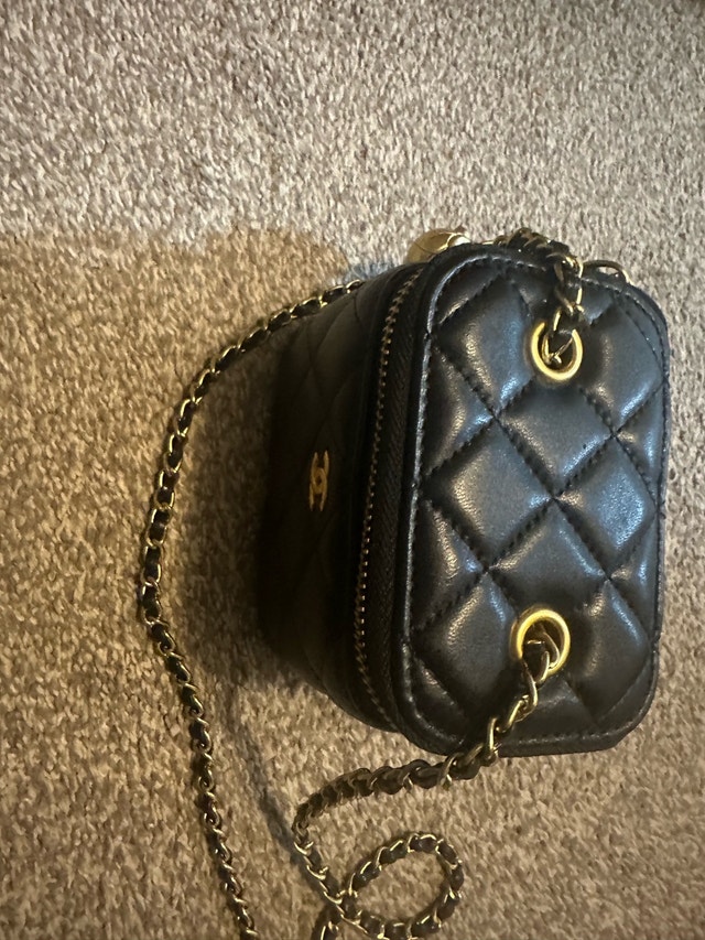 Chanel Quilted Vanity Case - photo 3