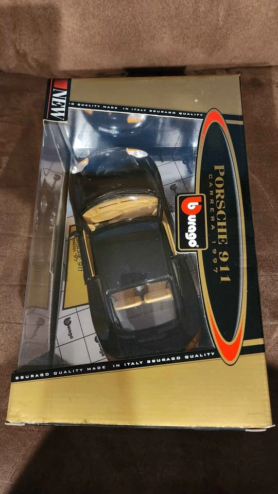 1997 911 carrera Black 1:18 Bburago Gold Collection - photo 2