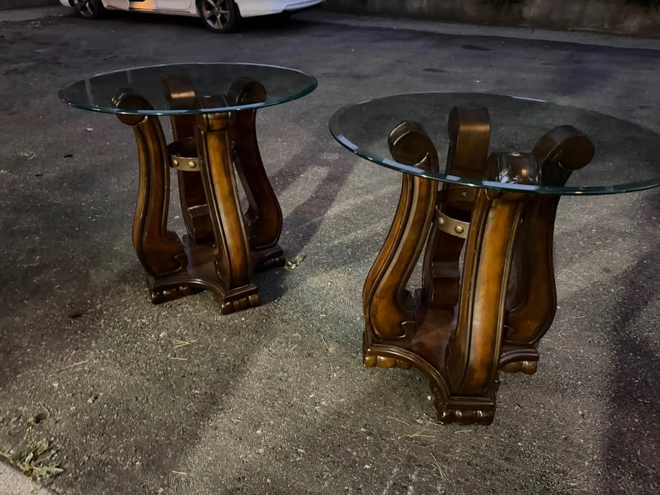 Pair of Glass-Top Accent Tables – Set of 2 - photo 3