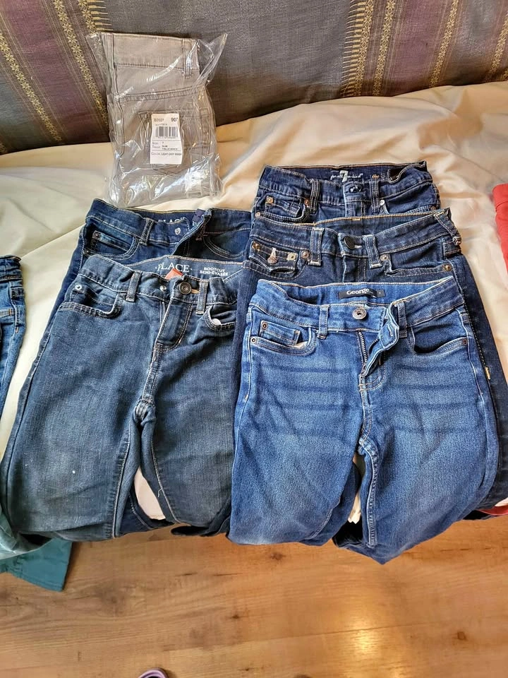 6 pairs of size 7 kids jeans