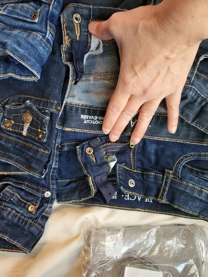 6 pairs of size 7 kids jeans - photo 2