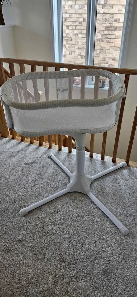 HALO BassiNest Swivel Sleeper Baby Bassinet