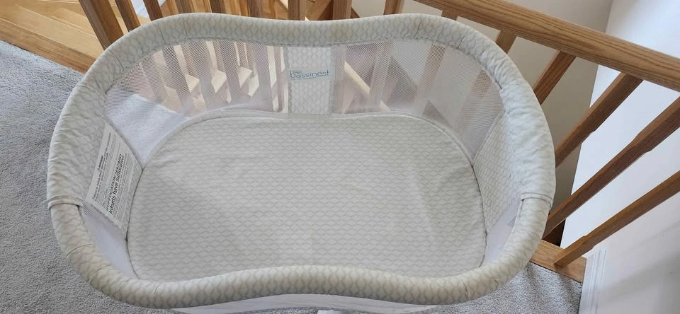 HALO BassiNest Swivel Sleeper Baby Bassinet - photo 3