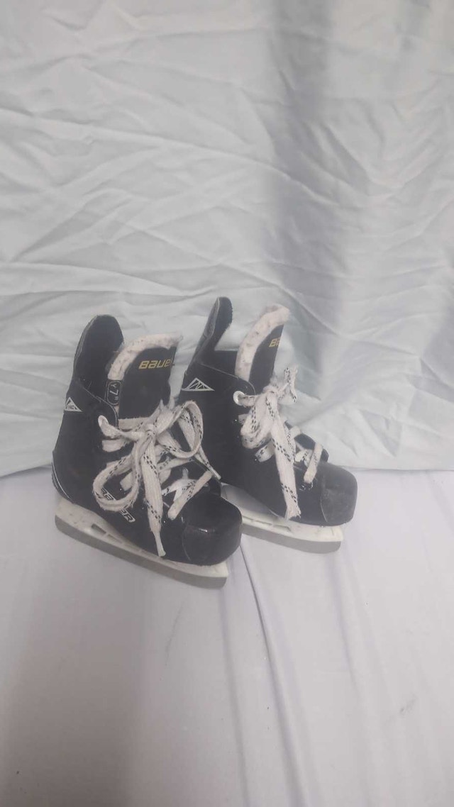 Toddler Bauer Ice Skates size Y7R/ toddler size US 8