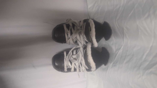 Toddler Bauer Ice Skates size Y7R/ toddler size US 8 - photo 2