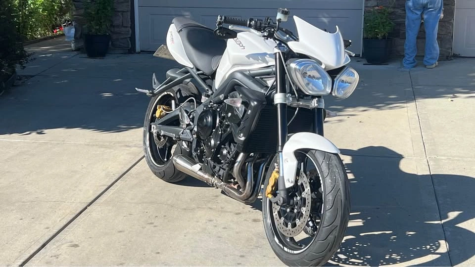 2012 Triumph Street Triple - photo 2