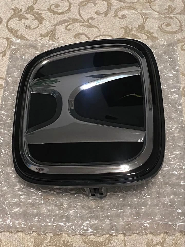 2026 Honda Crv front emblem logo - photo 2