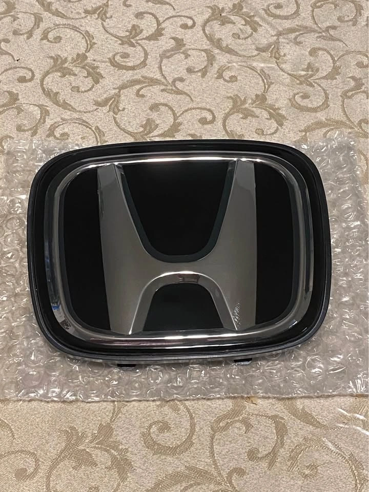 2026 Honda Crv front emblem logo - photo 3