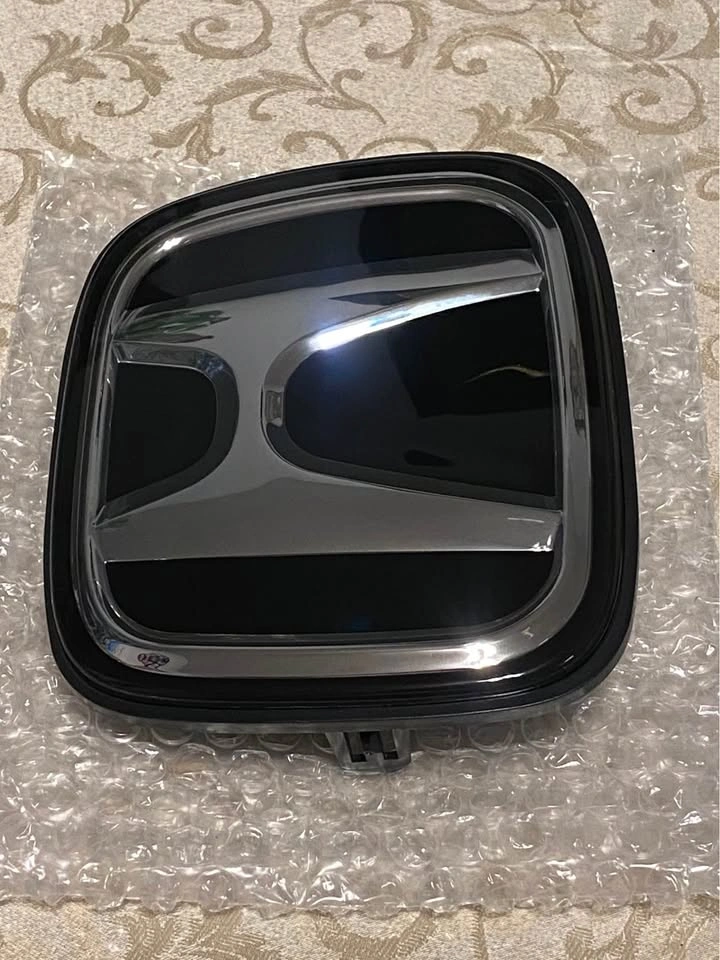 2026 Honda Crv front emblem logo - photo 4