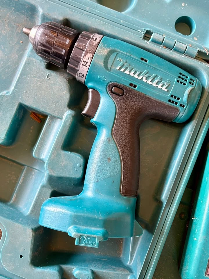 Two Makita Drills- in Olds - photo 2