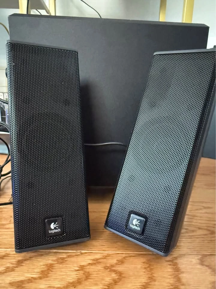 Logitech X-240 2.1 Subwoofer Speakers - photo 3