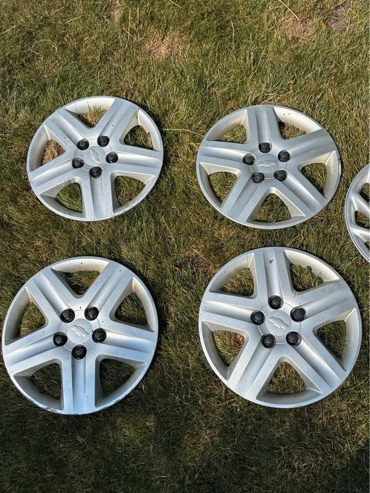 Plastic 16-Inch Wheelcovers- in Olds - photo 2
