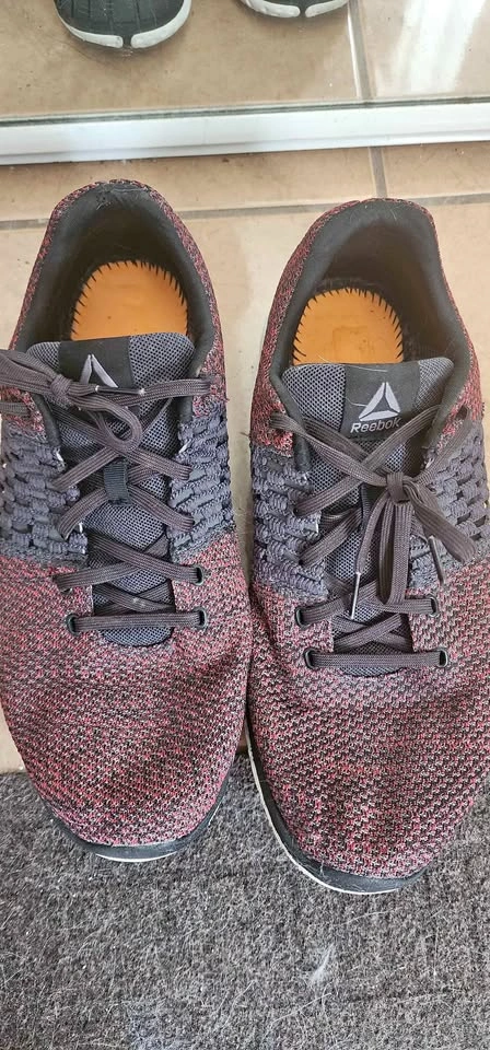 Moving Sale - Reebok Men's Knit Running Shoes Size 9.5