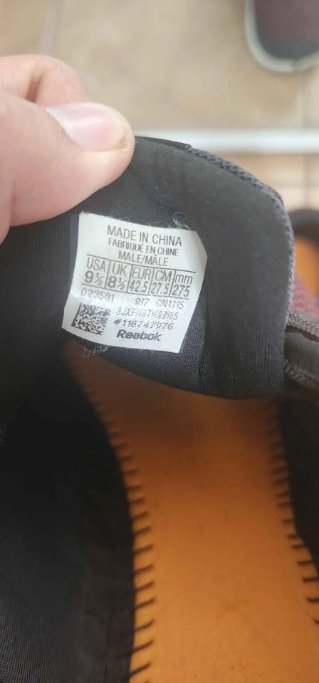 Moving Sale - Reebok Men's Knit Running Shoes Size 9.5 - photo 2