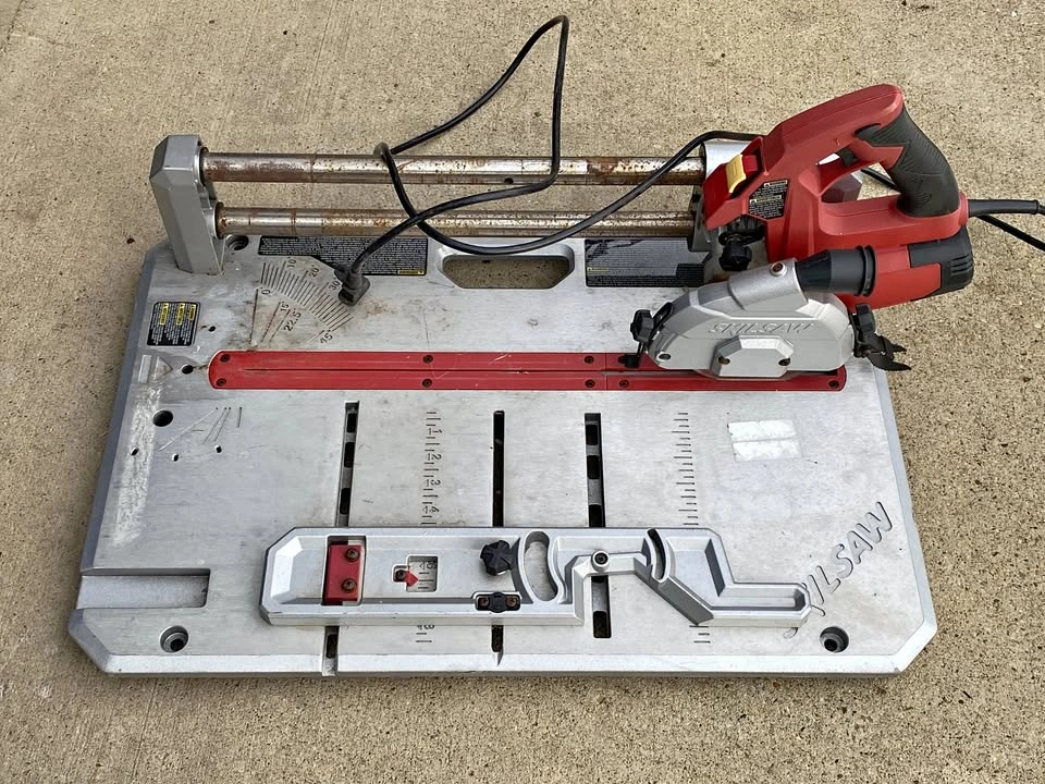Skilsaw Flooring Saw- in Olds