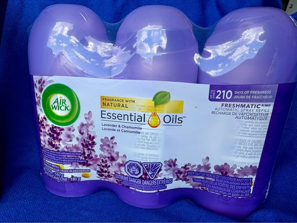 Air Wick Freshmatic Automatic Spray and Refills - photo 2