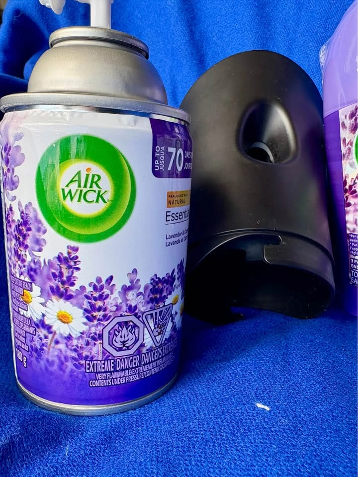 Air Wick Freshmatic Automatic Spray and Refills - photo 3