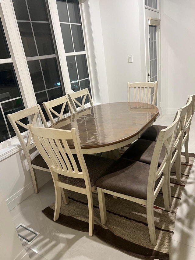 Dining Room Table Set – 8 Chairs – The Brick – Great Condition
