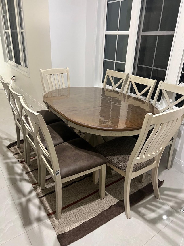 Dining Room Table Set – 8 Chairs – The Brick – Great Condition - photo 4