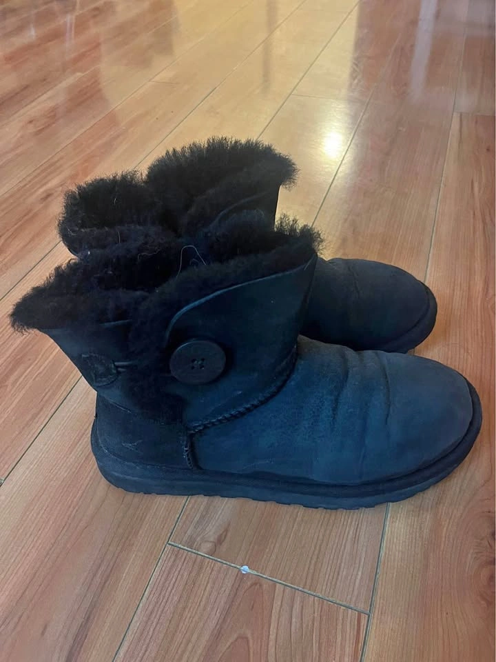 UGG Australia Black Bailey Button Boots Size 6
