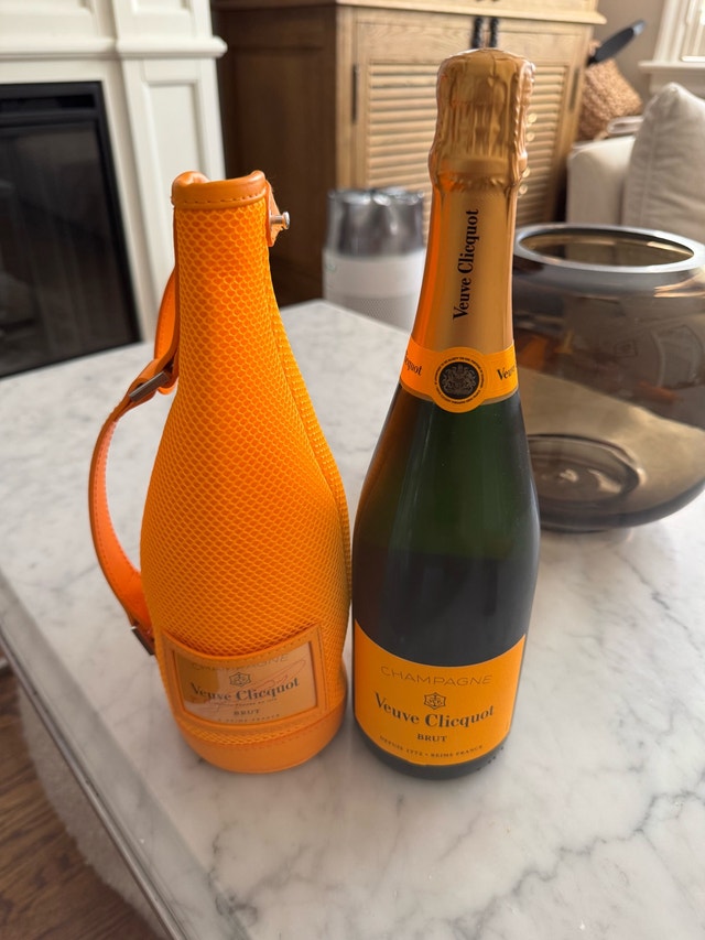 Veuve Clicquot Champagne Insulated travel holder only - photo 2