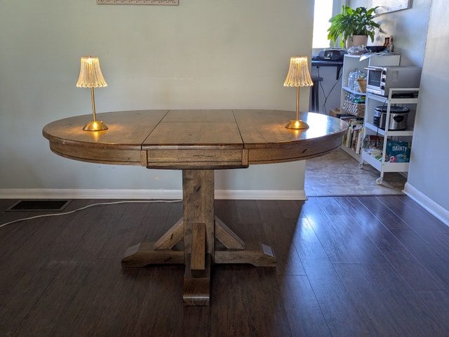 Retractable Dinner Table!
