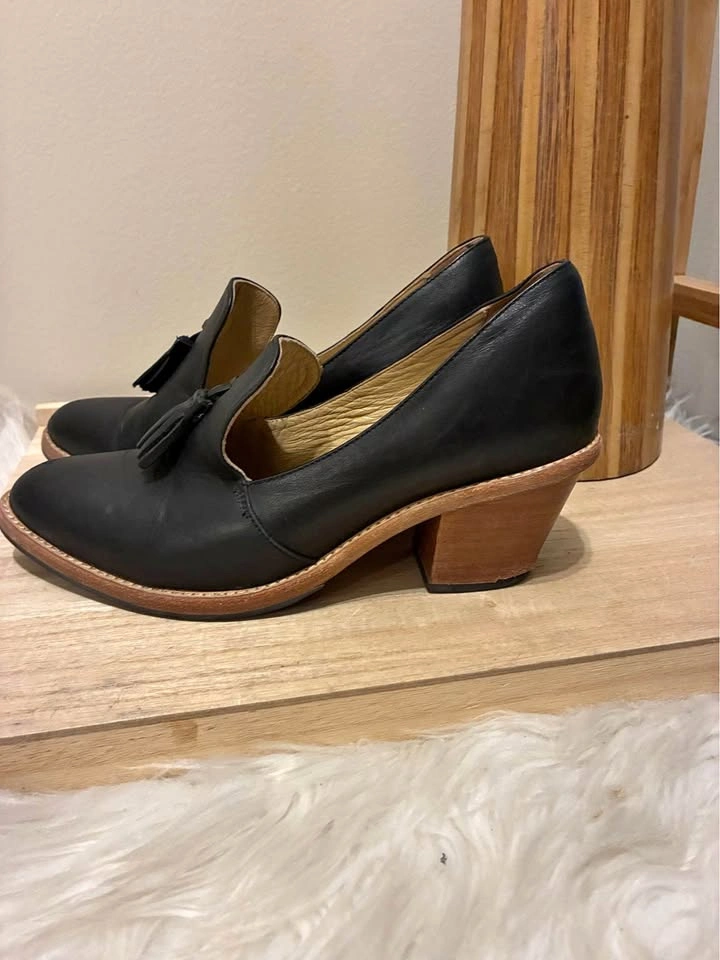 Poppy Barley Black 100% Leather Shoes 2in Heel size 6.5