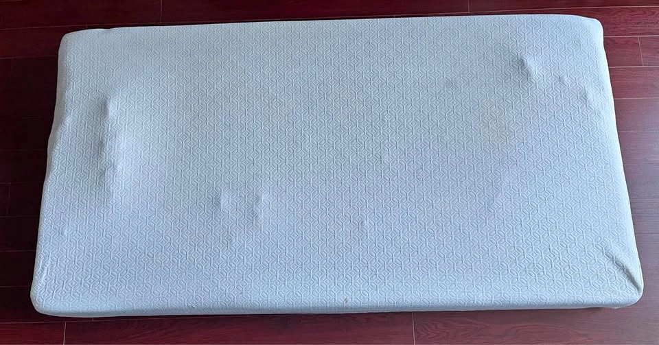 2 x Zinus 8-inch Green Tea Cooling Gel Memory Foam Twin Mattress