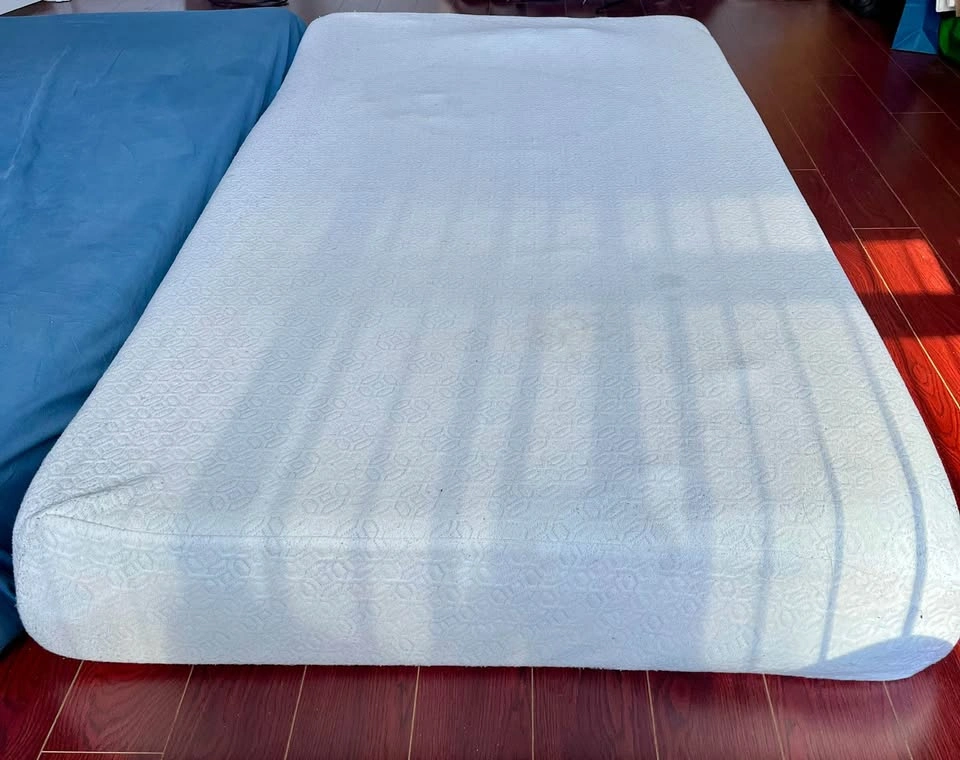 2 x Zinus 8-inch Green Tea Cooling Gel Memory Foam Twin Mattress - photo 2