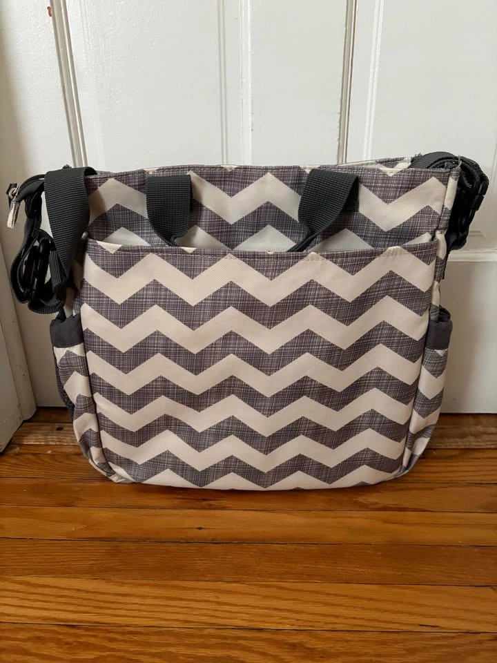 Skip Hop Diaper Bag & Portable Changing Pad - photo 2