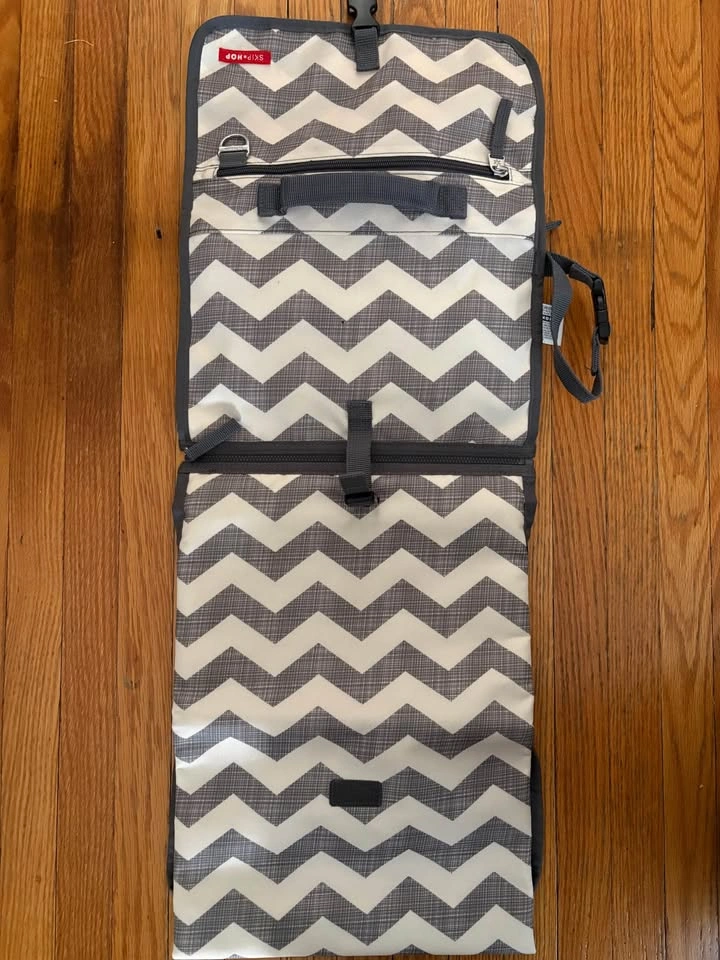 Skip Hop Diaper Bag & Portable Changing Pad - photo 5