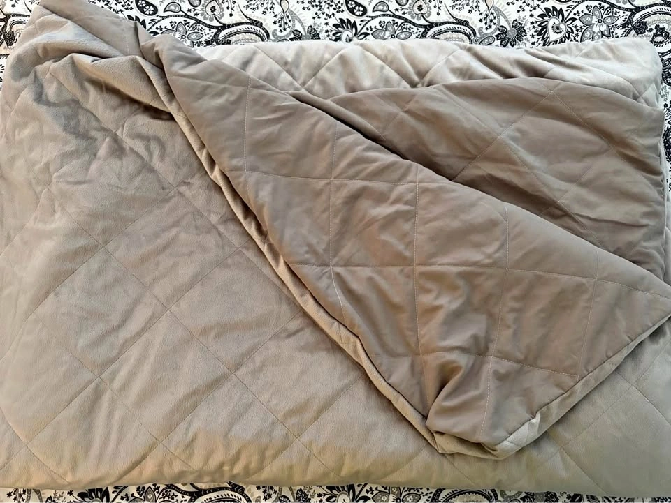 Reversible Weighted Blanket