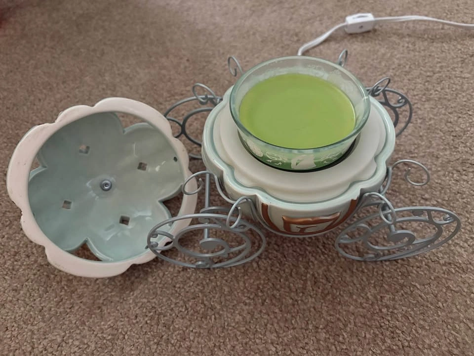 Scentsy Cinderella Carriage Warmer - photo 2