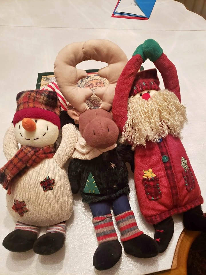 CHRISTMAS PLUSH DOOR HANGERS