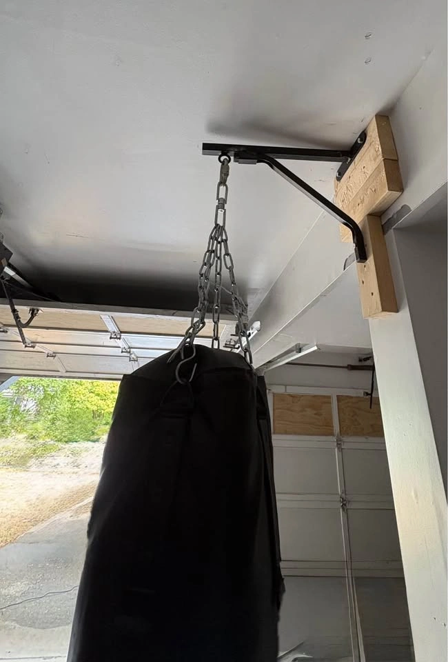 Punching bag, chain and bracket - photo 2