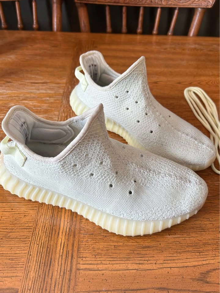 Yeezy Boost 350 V2- Butter Size 9.5 (Male) - photo 2