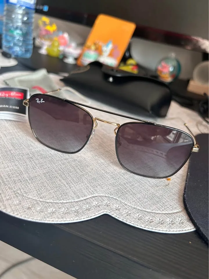 New Ray-Ban Sunglasses with Case & Cloth image indicator(3)