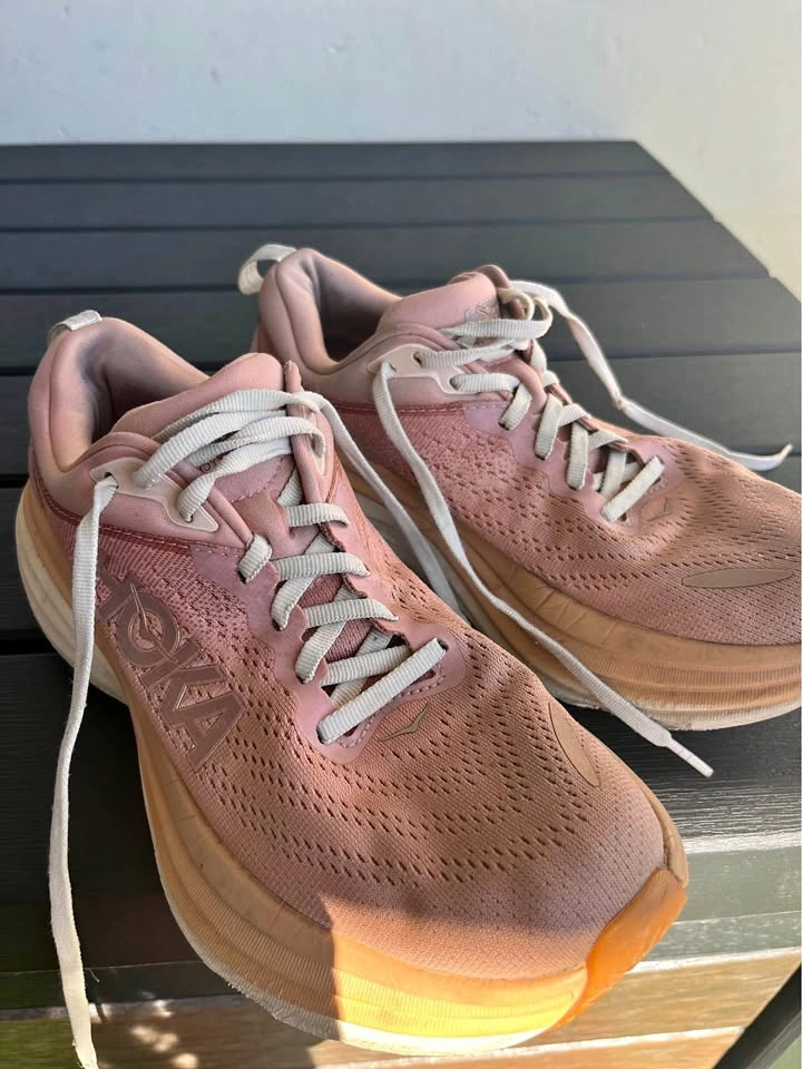 Pink Hoka Bondi 8 W 7.5b / 39.3
