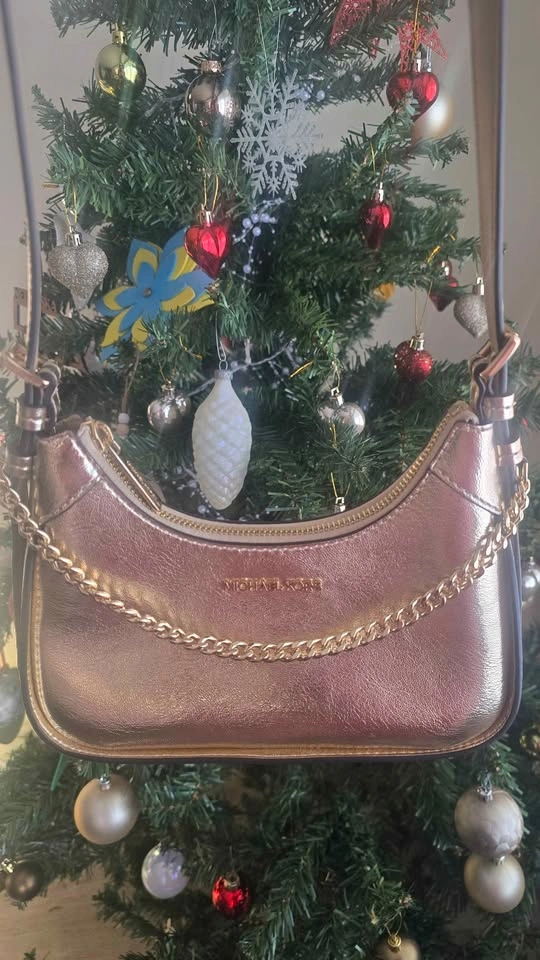 Brand New Michael Kors Metallic Bag – $200 - photo 2