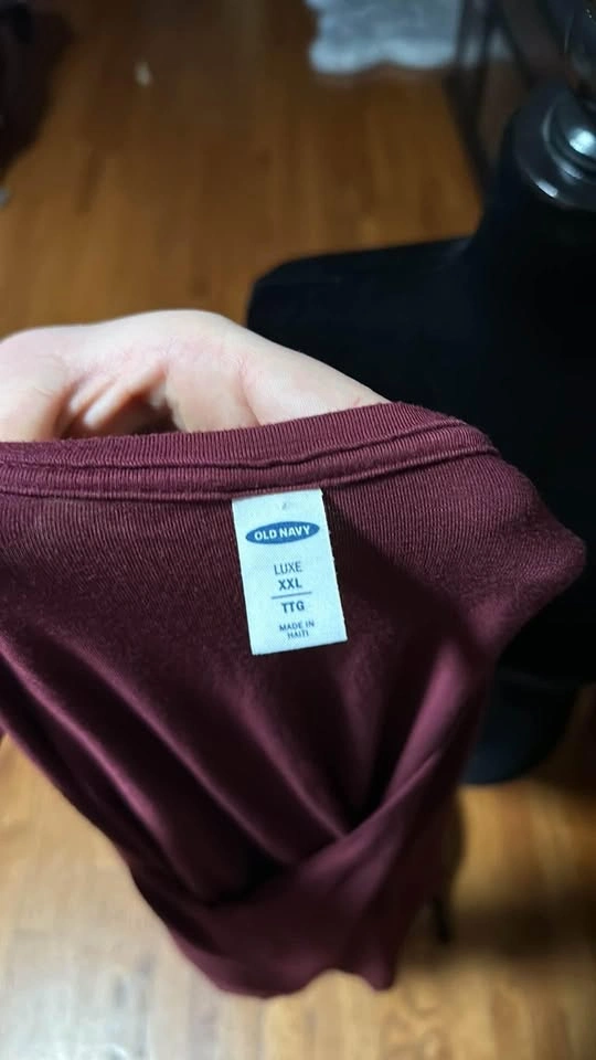 Old Navy V-neck Tee Shirt - photo 5