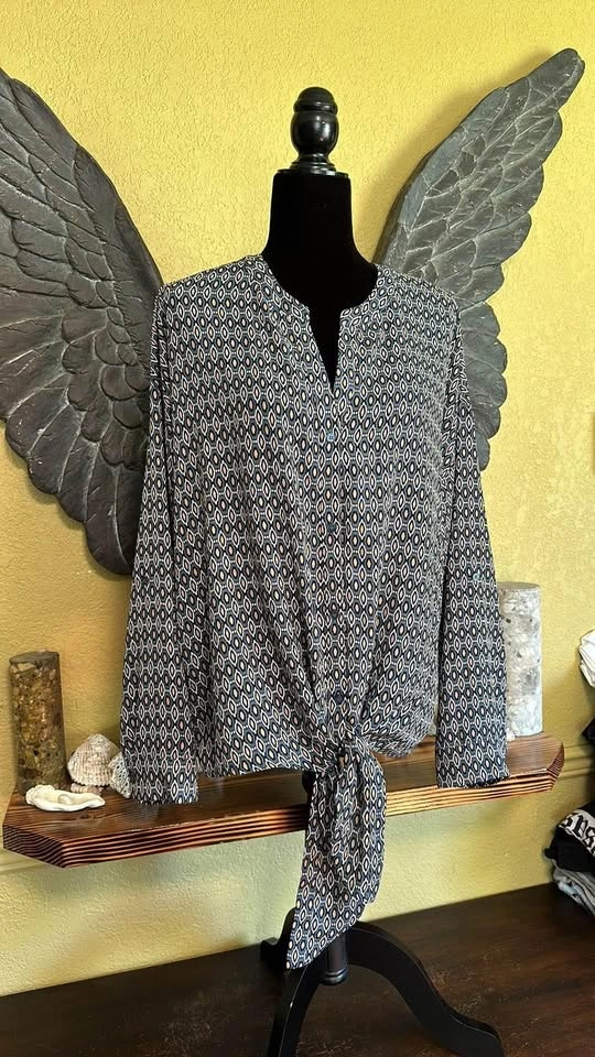 Pleione Button Down Shirt With Front Tie - photo 2