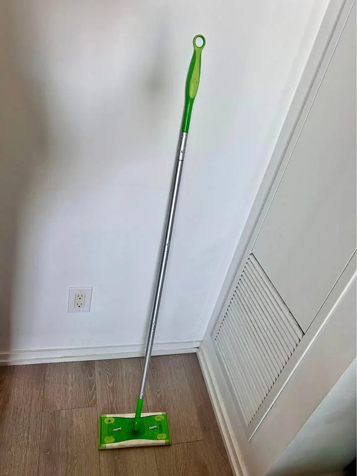 Swiffer Floor Mop thumbnail