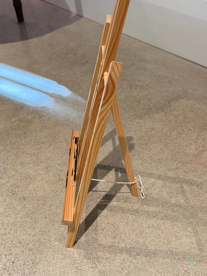 Small Wooden Tabletop Art Easel - photo 2