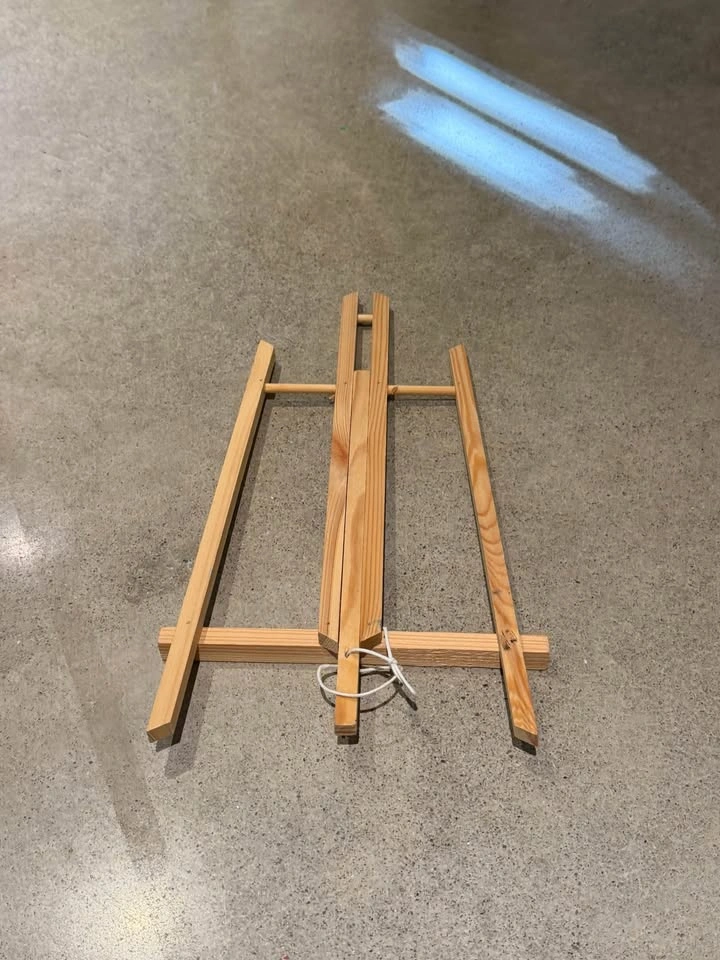 Small Wooden Tabletop Art Easel - photo 3