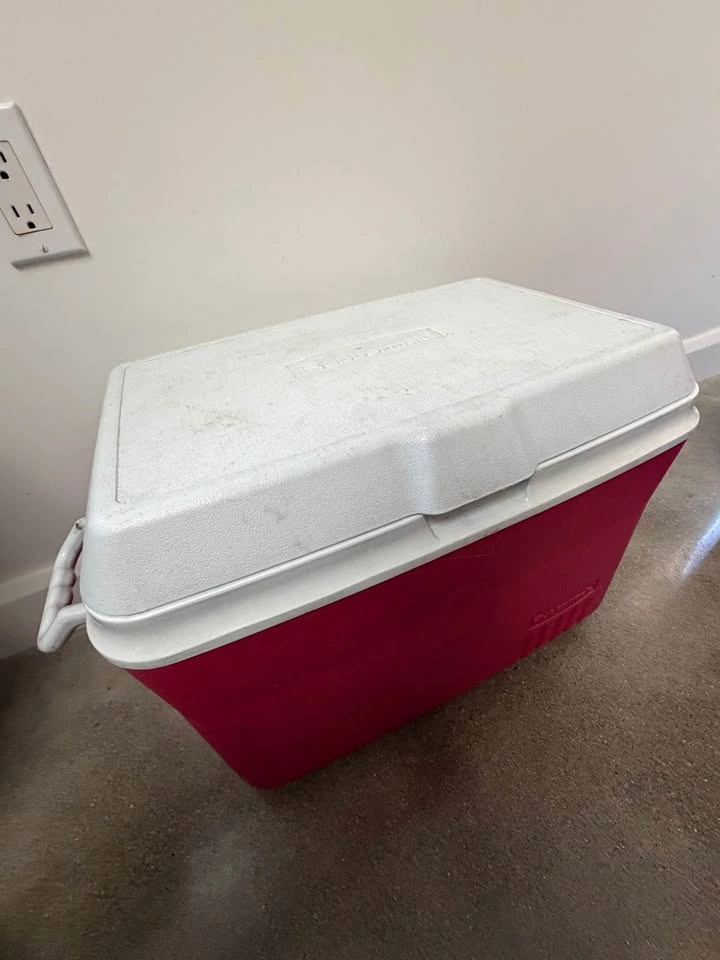 Rubbermaid Red Cooler - photo 2