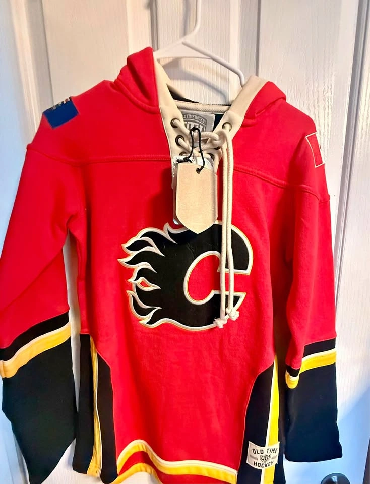 New Calgary Flames Old Time Hockey Lace-Up Hoodie – Women’s Smal